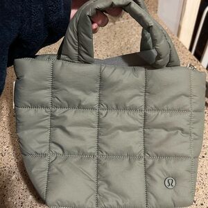 Lululemon Quilted grid 5L in Gray sage
